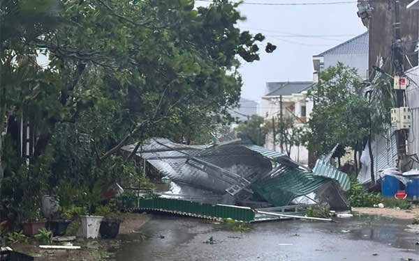 Bão số 10 gây thiệt hại nặng nề ở Bắc Trung Bộ